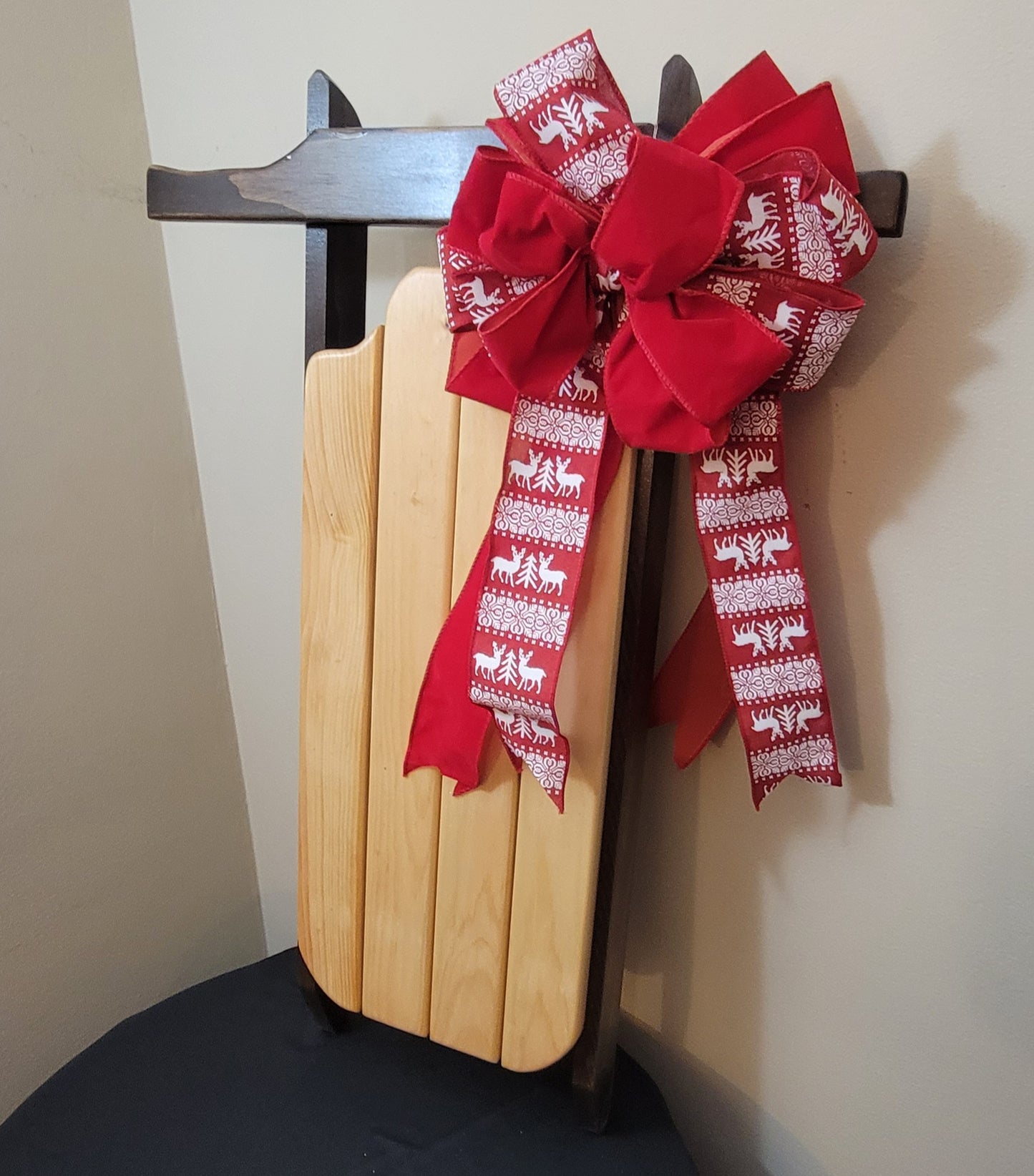 Snowy Lodge – Handmade 32” Wooden Christmas Sled Décor with Scandinavian Ribbon