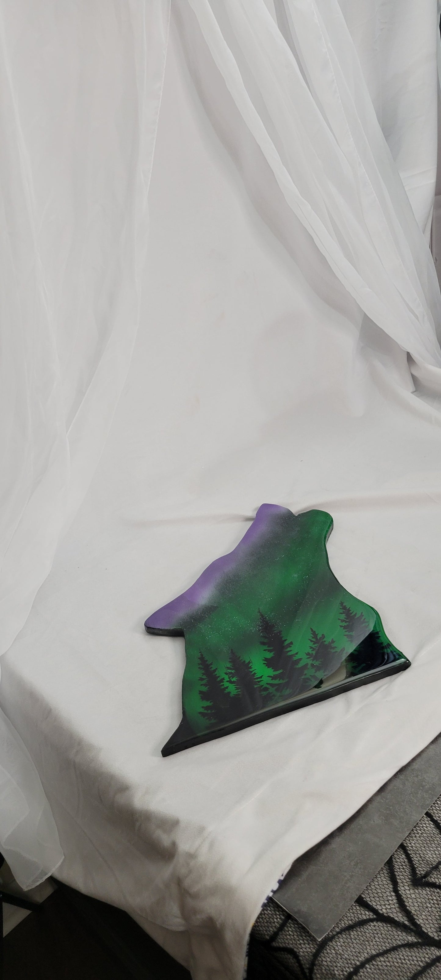 Northern Howl Majesty – Handmade Aurora Borealis Wolf Head Art