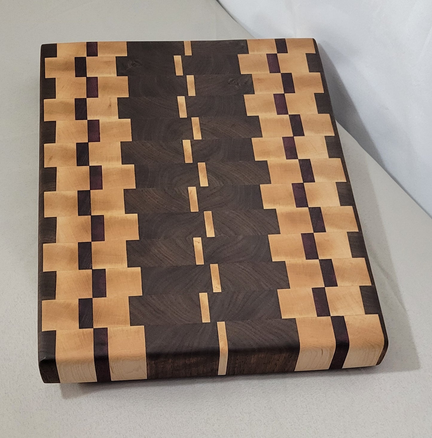 End Grain Charcuterie Board – A Timeless Handmade Masterpiece