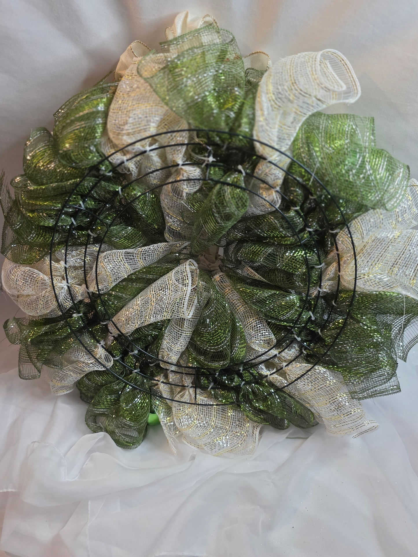 Woodland Cheer – Green & Gold Holiday Mesh Wreath