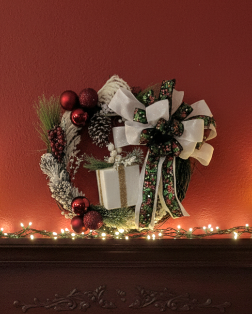 Twilight Evergreen – Green Holiday Wreath with White Bow & Gift Box