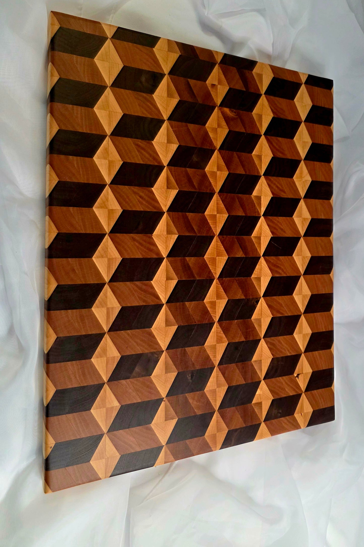 Crafted Grain Illusion – End Grain Cutting Board in Black Walnut, Cherry & Maple