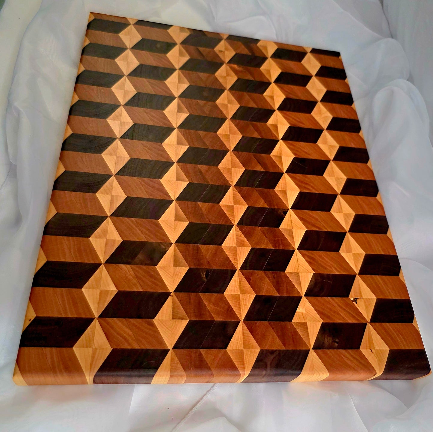 Crafted Grain Illusion – End Grain Cutting Board in Black Walnut, Cherry & Maple