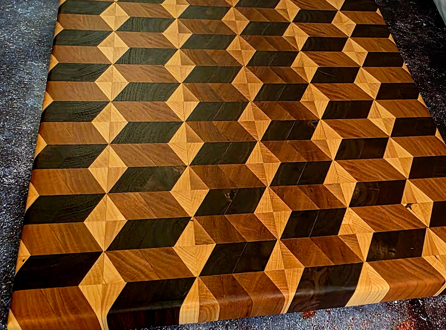 Crafted Grain Illusion – End Grain Cutting Board in Black Walnut, Cherry & Maple